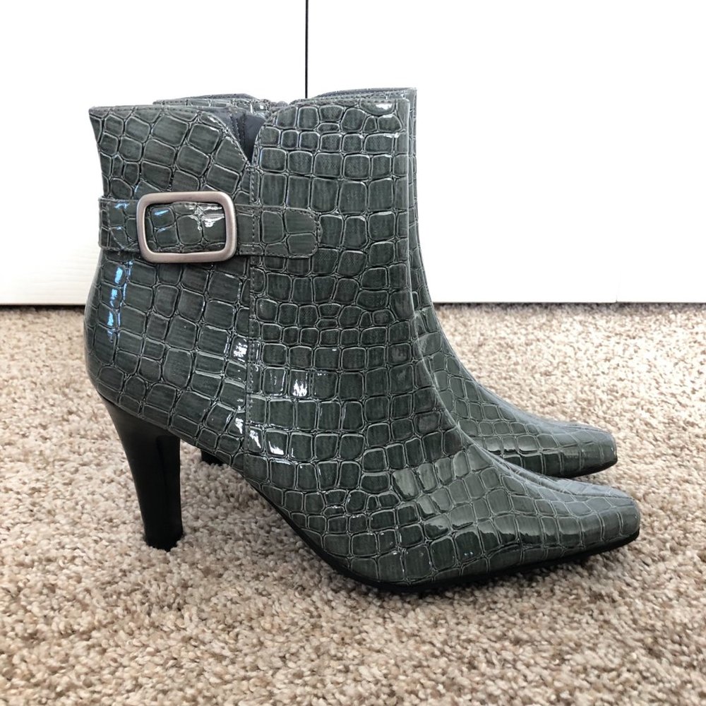 White Mountain Gray Zip Close Pointed Toe Heeled Ankle Booties
